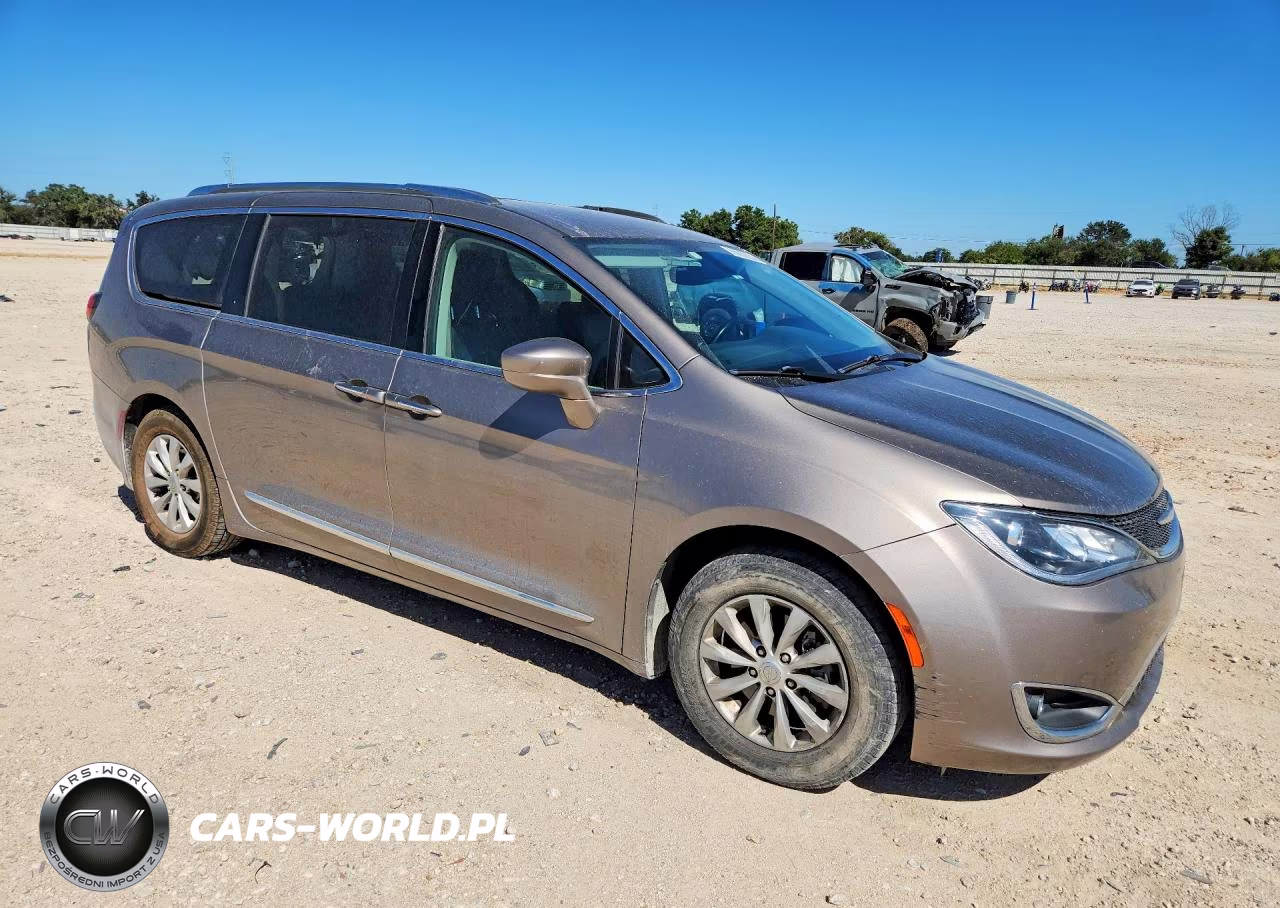 2018 Chrysler Pacifica Touring L VIN:2C4RC1BG2JR277366 - 4