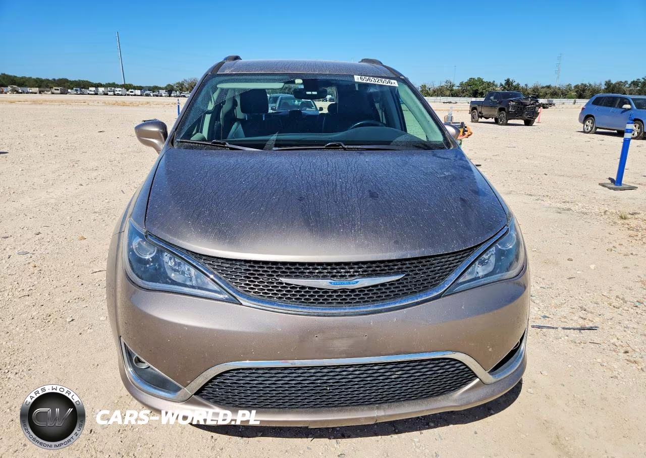 2018 Chrysler Pacifica Touring L VIN:2C4RC1BG2JR277366 - 5