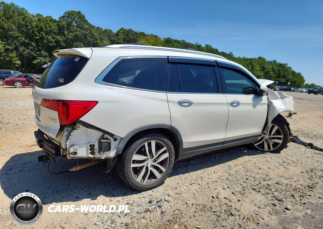 2017 Honda Pilot Touring VIN:5FNYF6H94HB043986 - 3