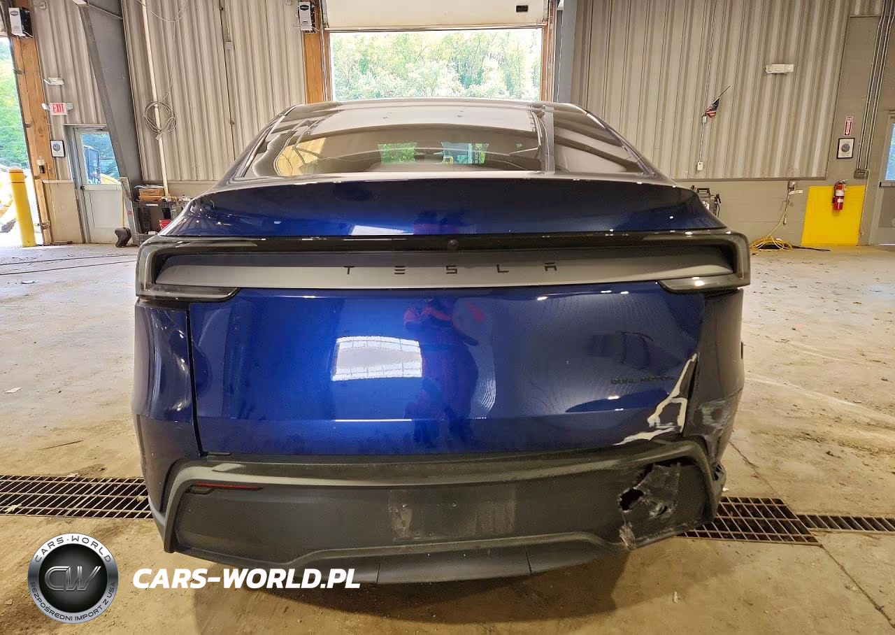2026 Tesla Model Y VIN:7SAYGDEE7TF628933 - 6