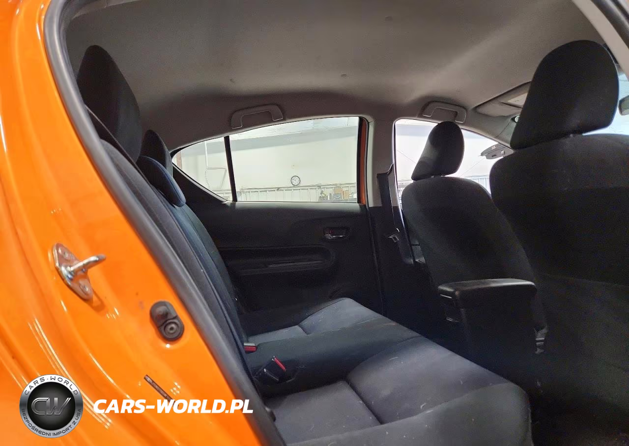 2015 Toyota Prius C Three VIN:JTDKDTB34F1111742 - 10