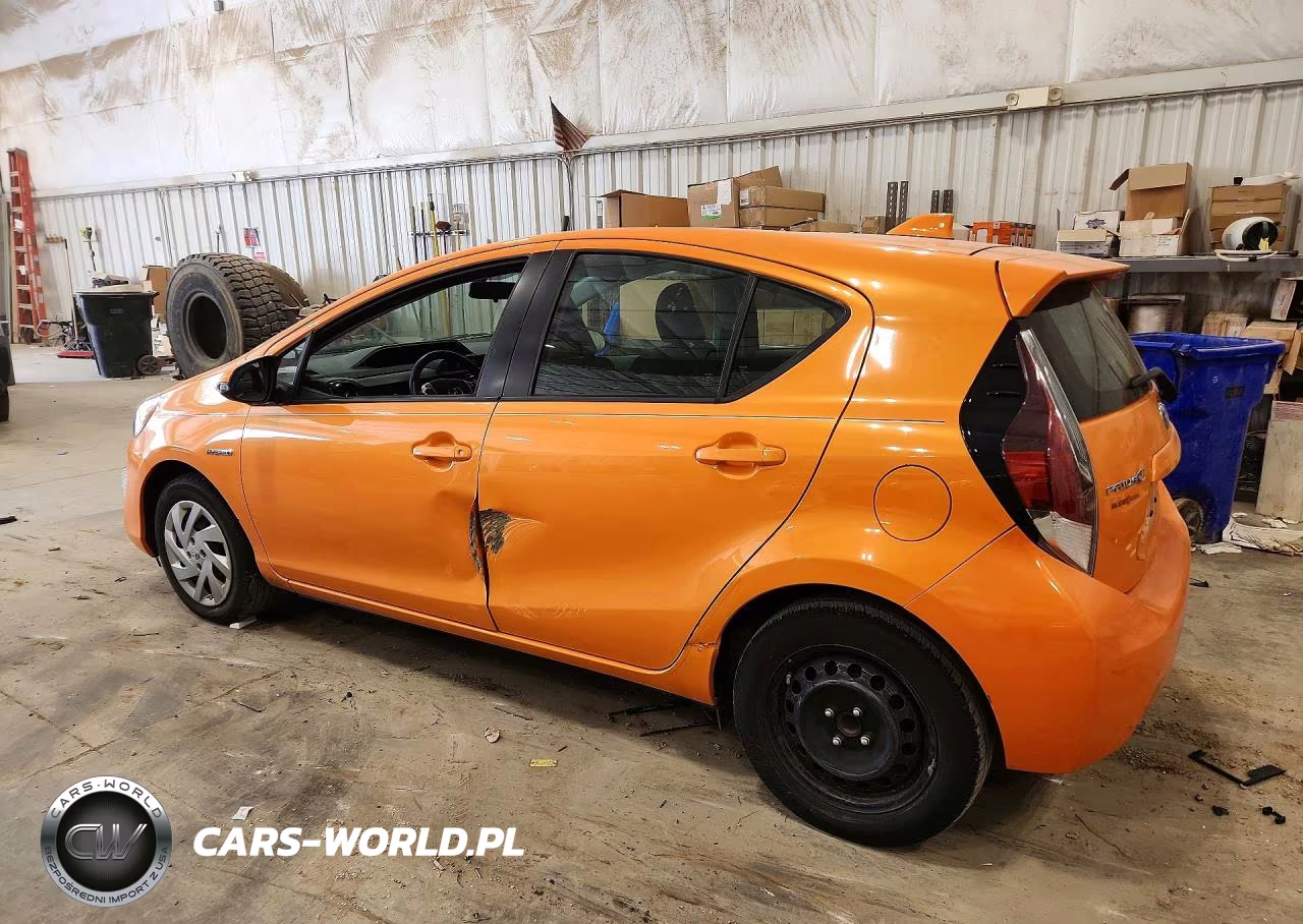 2015 Toyota Prius C Three VIN:JTDKDTB34F1111742 - 2