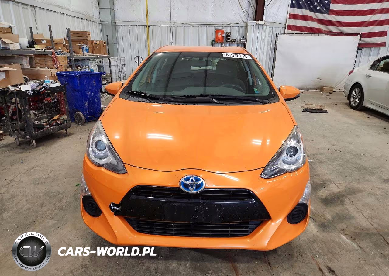 2015 Toyota Prius C Three VIN:JTDKDTB34F1111742 - 5