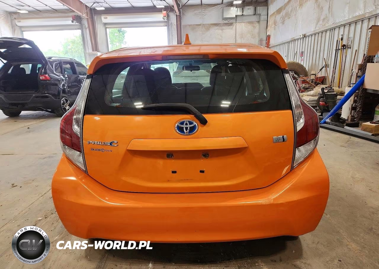 2015 Toyota Prius C Three VIN:JTDKDTB34F1111742 - 6