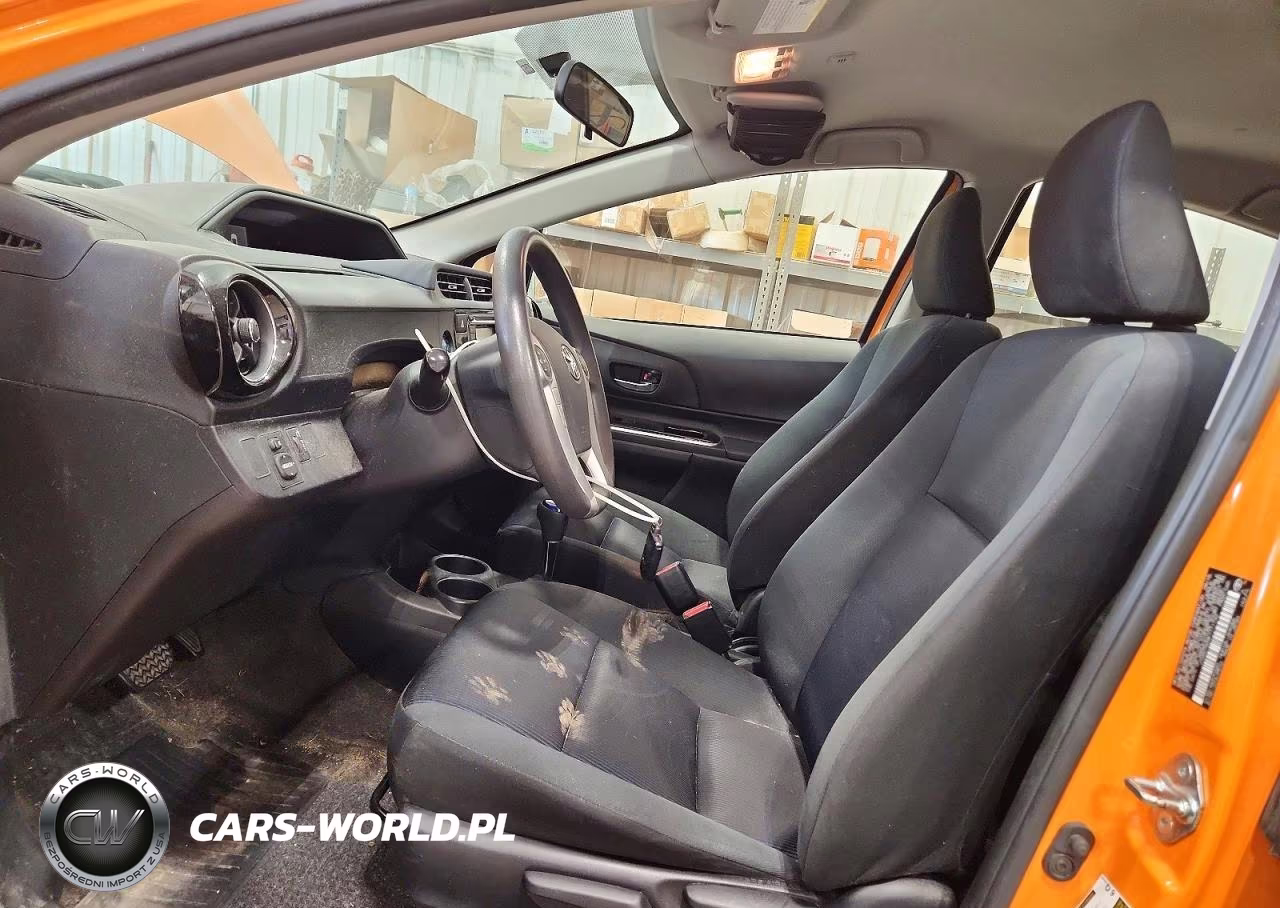2015 Toyota Prius C Three VIN:JTDKDTB34F1111742 - 7