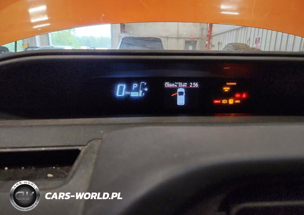 2015 Toyota Prius C Three VIN:JTDKDTB34F1111742 - 9