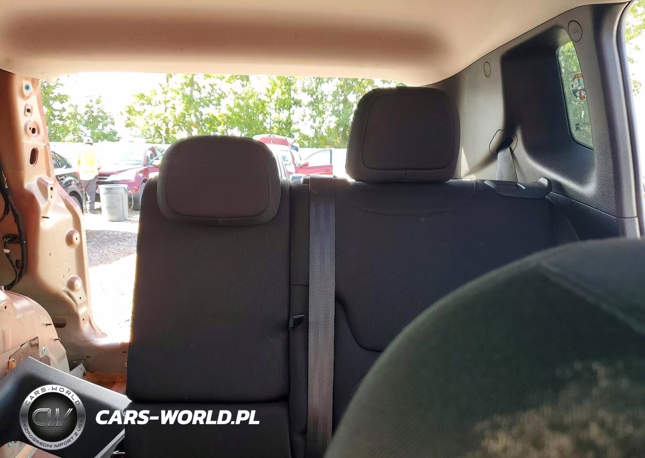 2021 Jeep Renegade Latitude VIN:ZACNJDBB2MPM44874 - 10