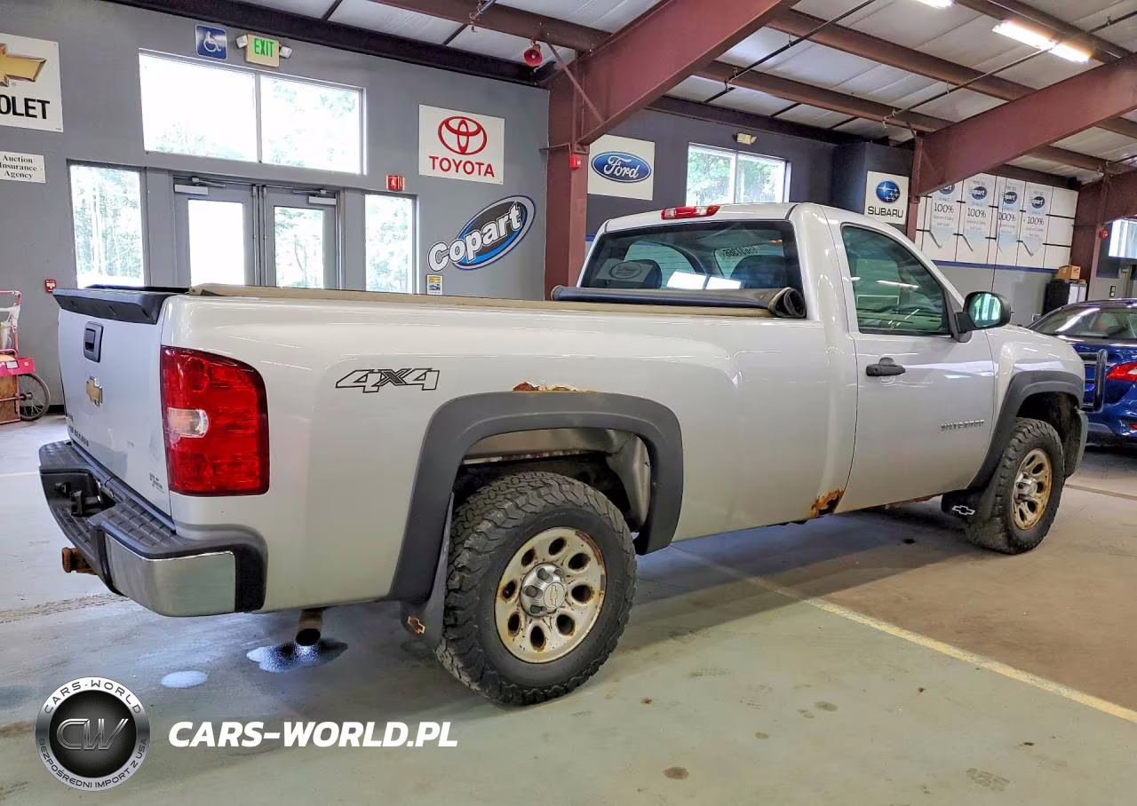 2011 Chevrolet Silverado K1500 VIN:1GCNKPE06BF115767 - 3