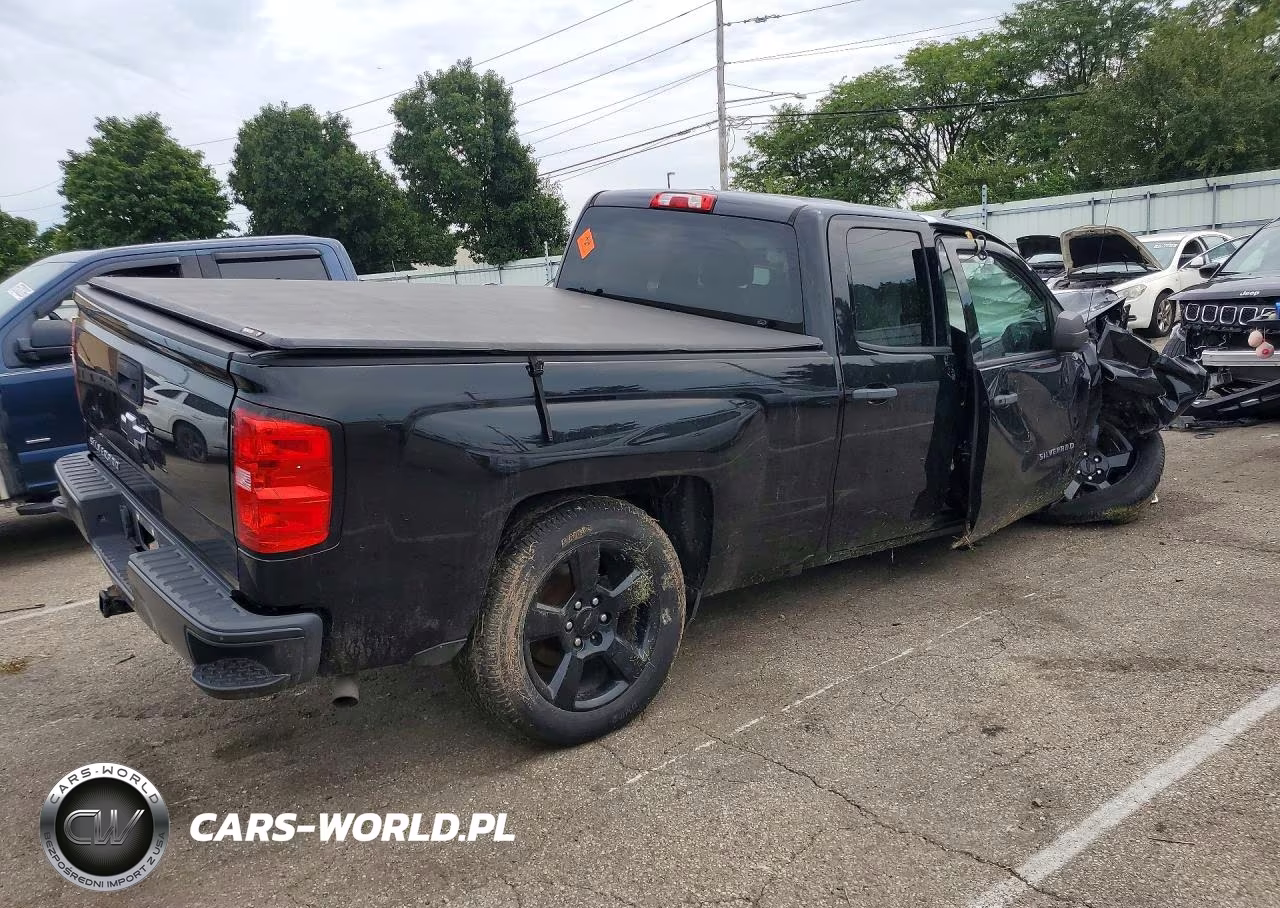 2017 Chevrolet Silverado C1500 VIN:1GCRCNEC2HZ377967 - 3