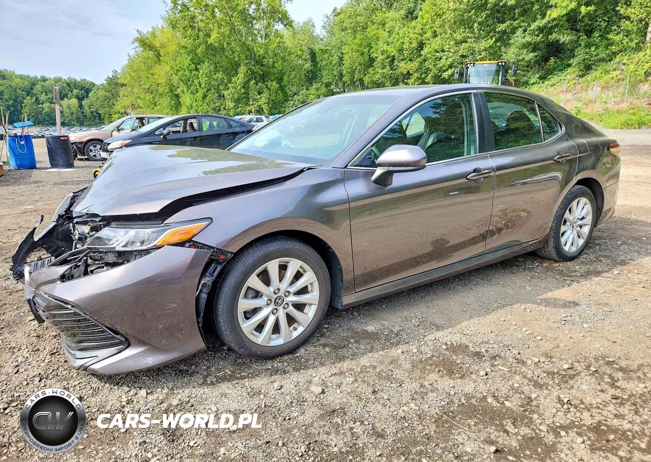 2018 Toyota Camry Le – zdjęcie 1 z 12