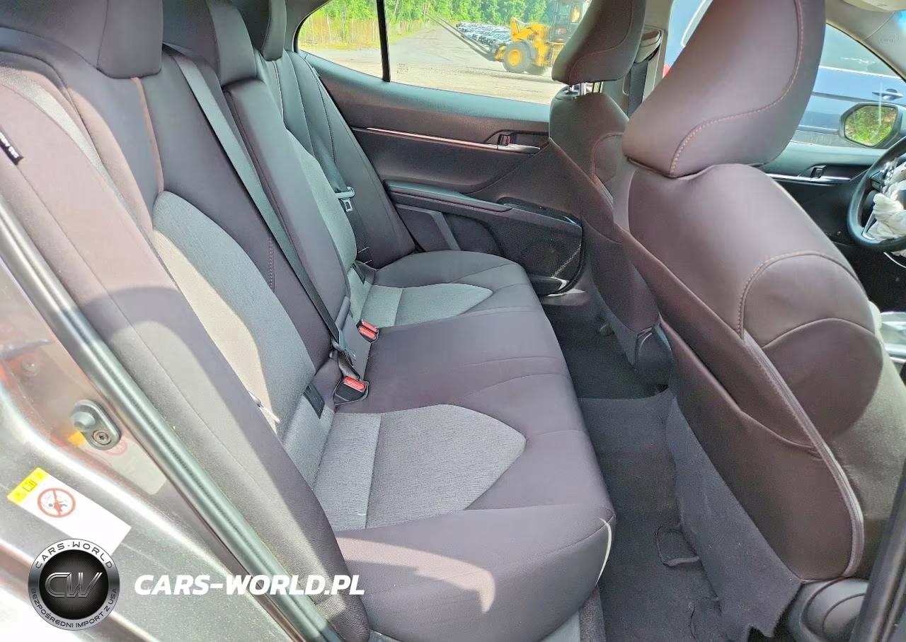 2018 Toyota Camry Le VIN:4T1B11HK7JU111961 - 10