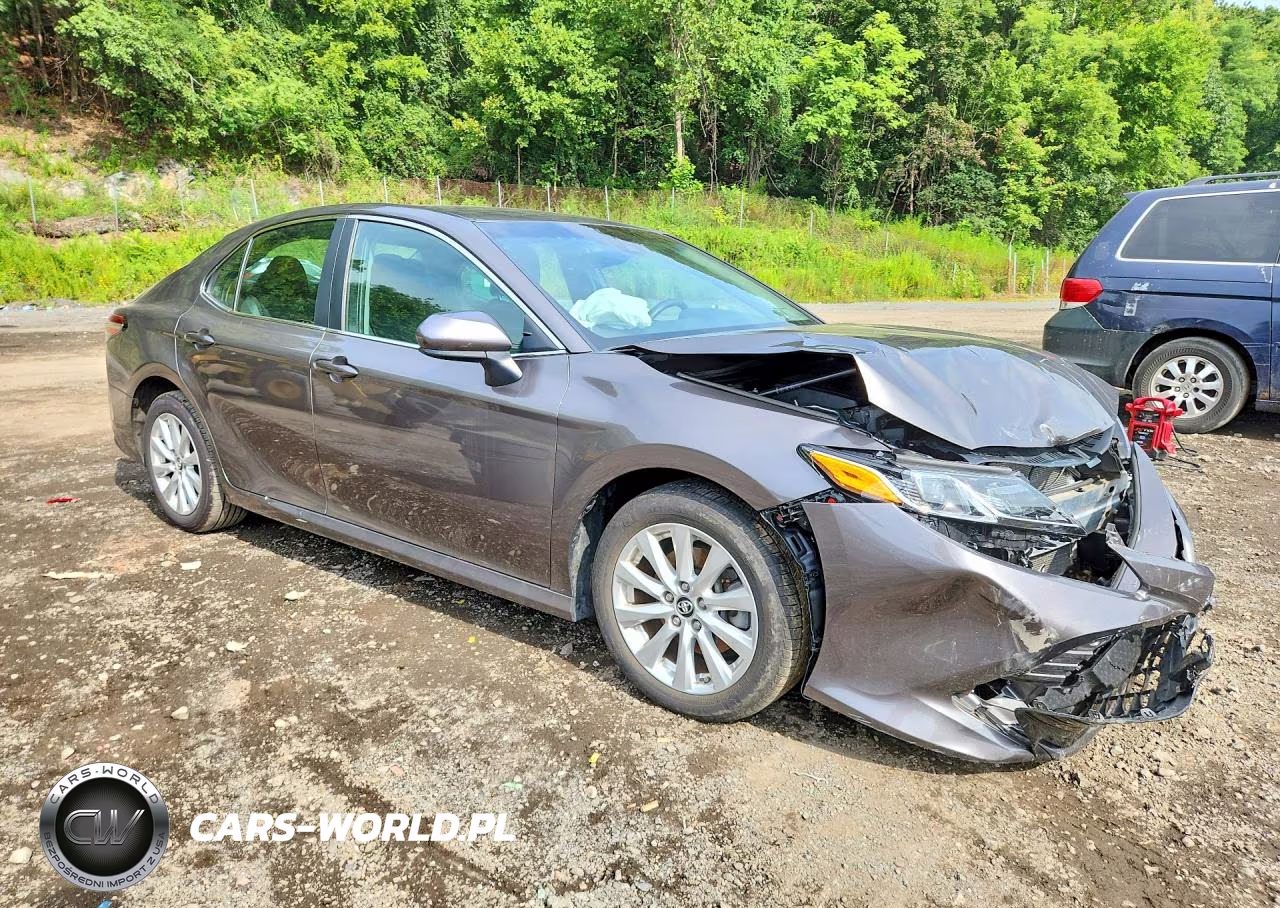 2018 Toyota Camry Le VIN:4T1B11HK7JU111961 - 4
