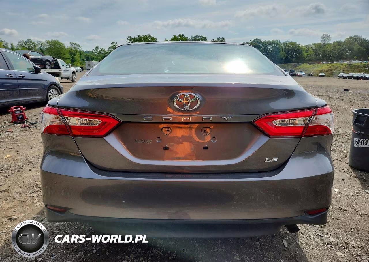 2018 Toyota Camry Le VIN:4T1B11HK7JU111961 - 6