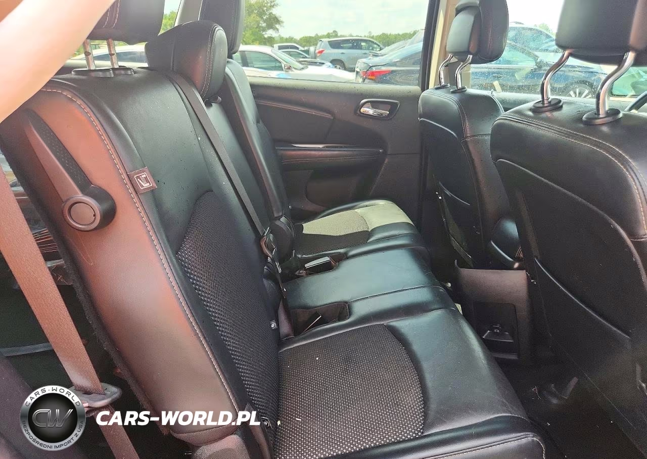 2019 Dodge Journey Crossroad VIN:3C4PDCGG1KT860843 - 11