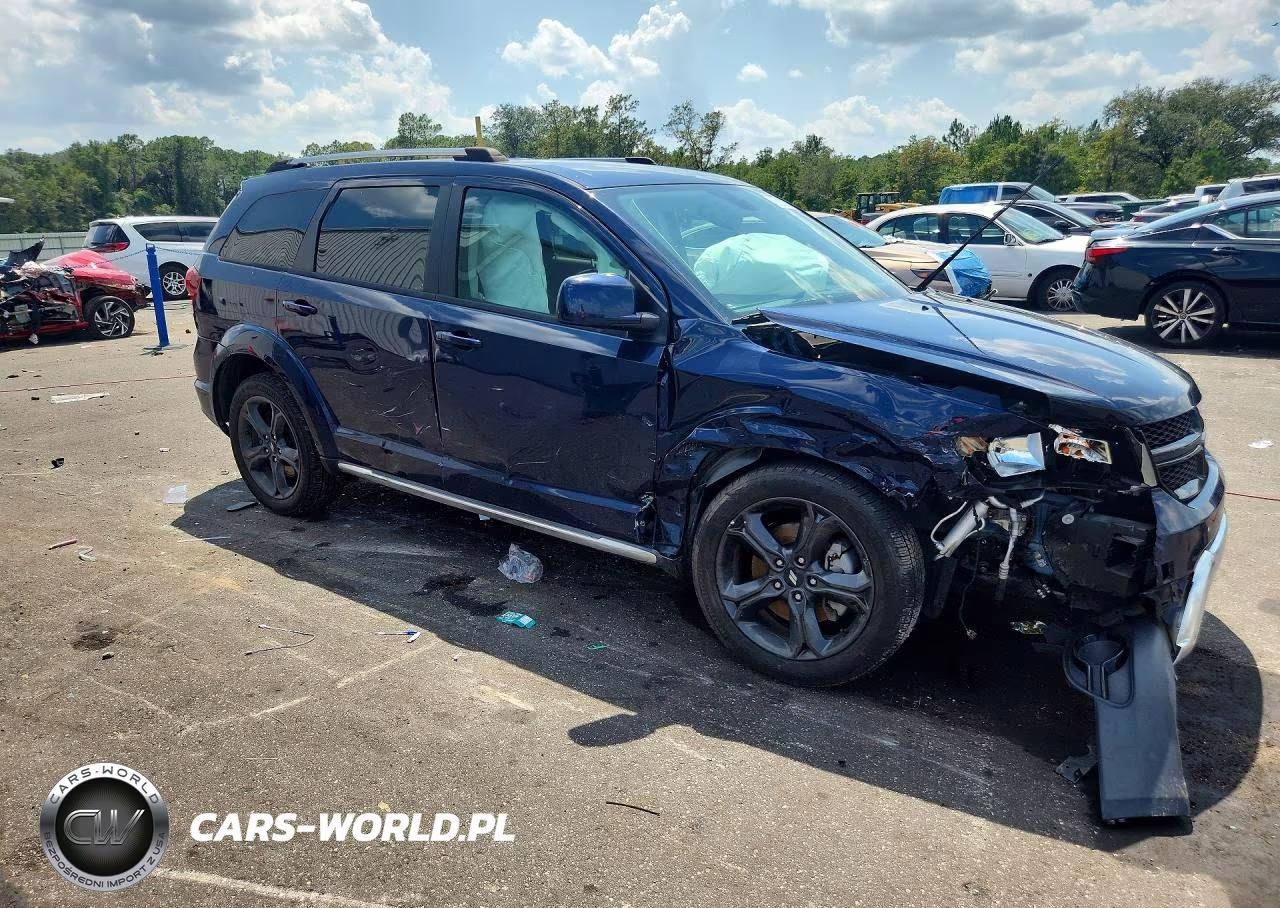 2019 Dodge Journey Crossroad VIN:3C4PDCGG1KT860843 - 4
