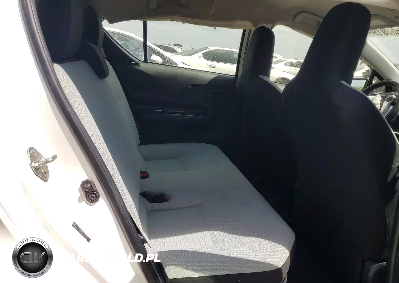 2016 Toyota Prius C One VIN:JTDKDTB32G1126709 - 10