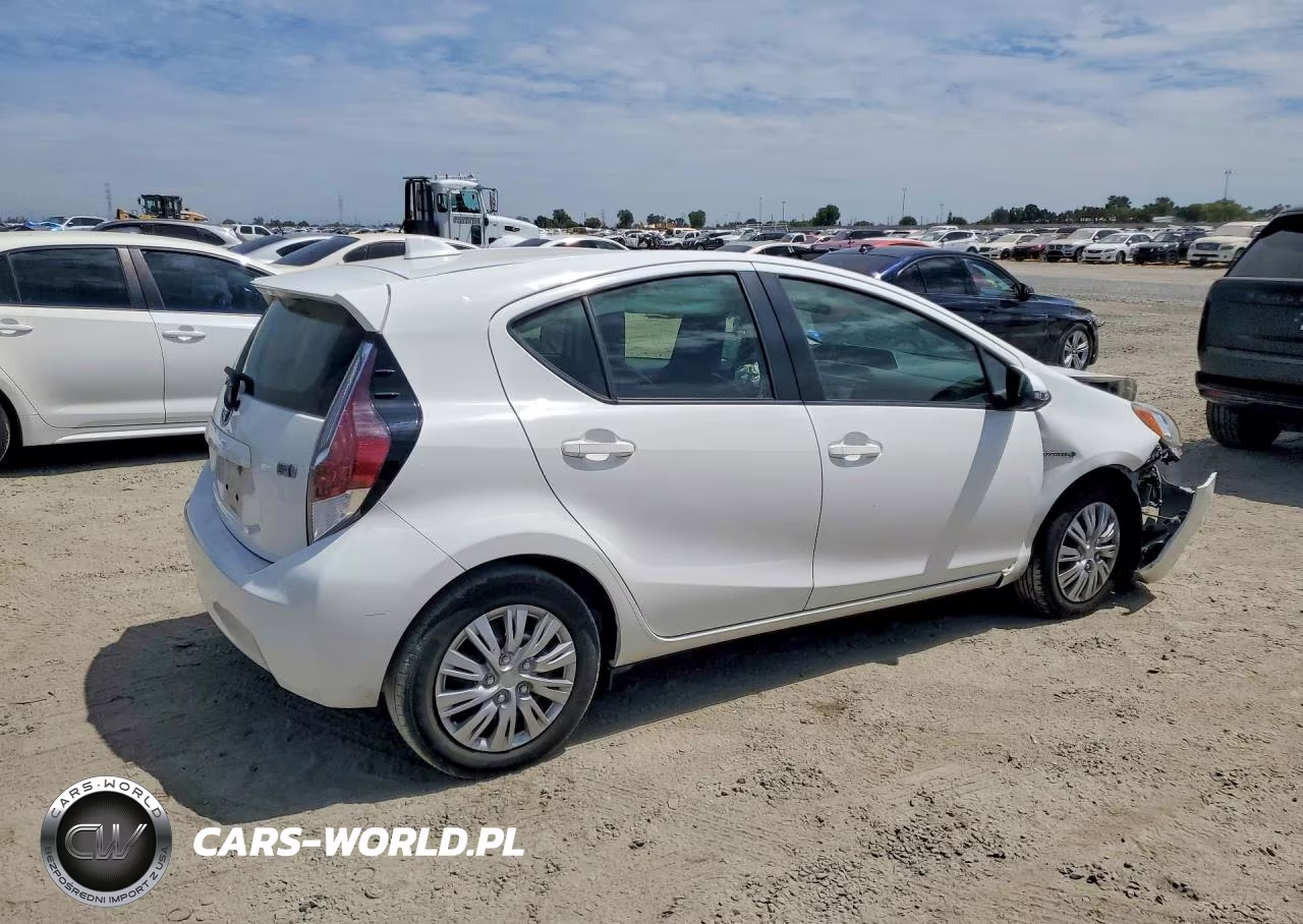 2016 Toyota Prius C One VIN:JTDKDTB32G1126709 - 3