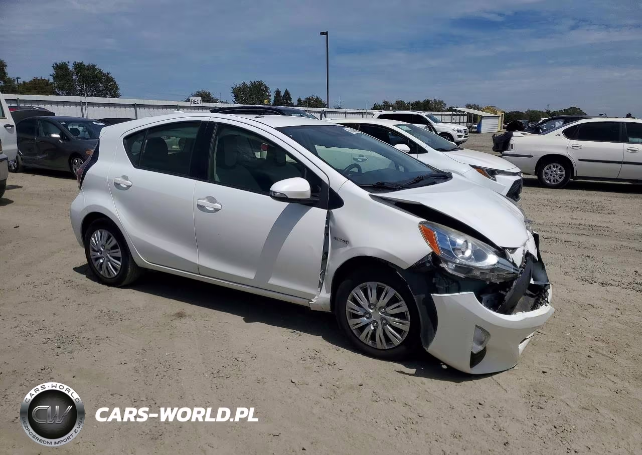 2016 Toyota Prius C One VIN:JTDKDTB32G1126709 - 4