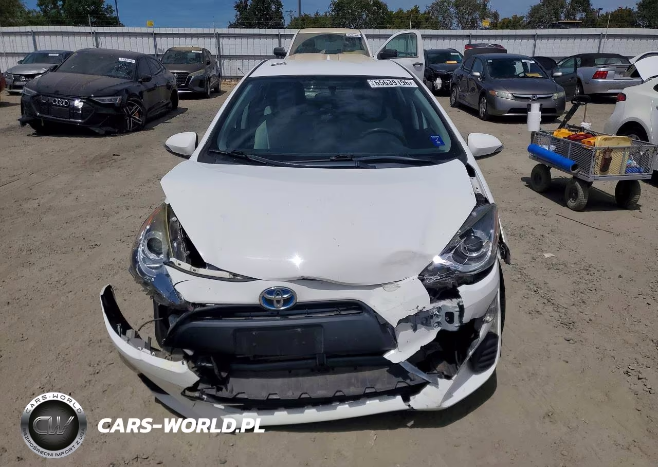 2016 Toyota Prius C One VIN:JTDKDTB32G1126709 - 5