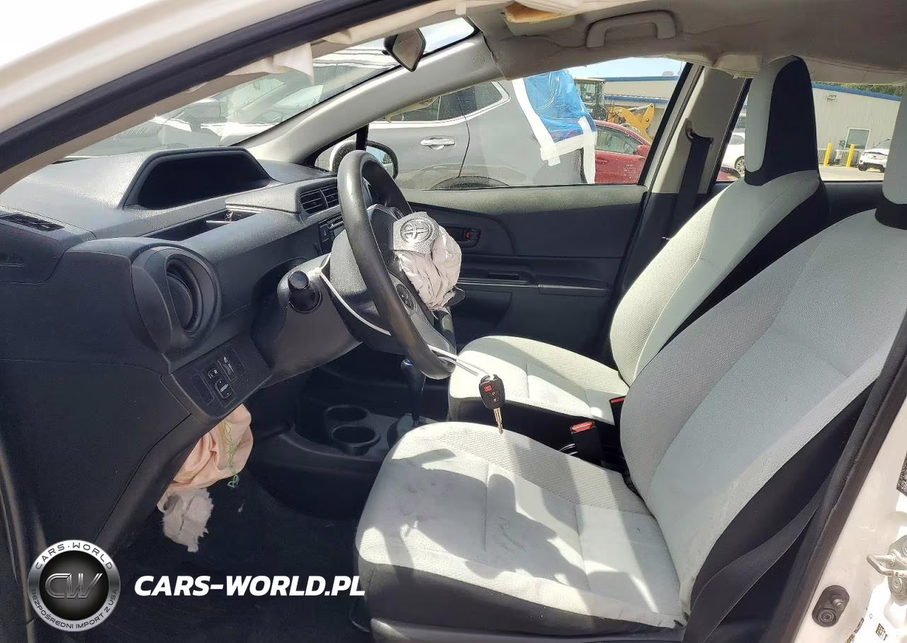 2016 Toyota Prius C One VIN:JTDKDTB32G1126709 - 7