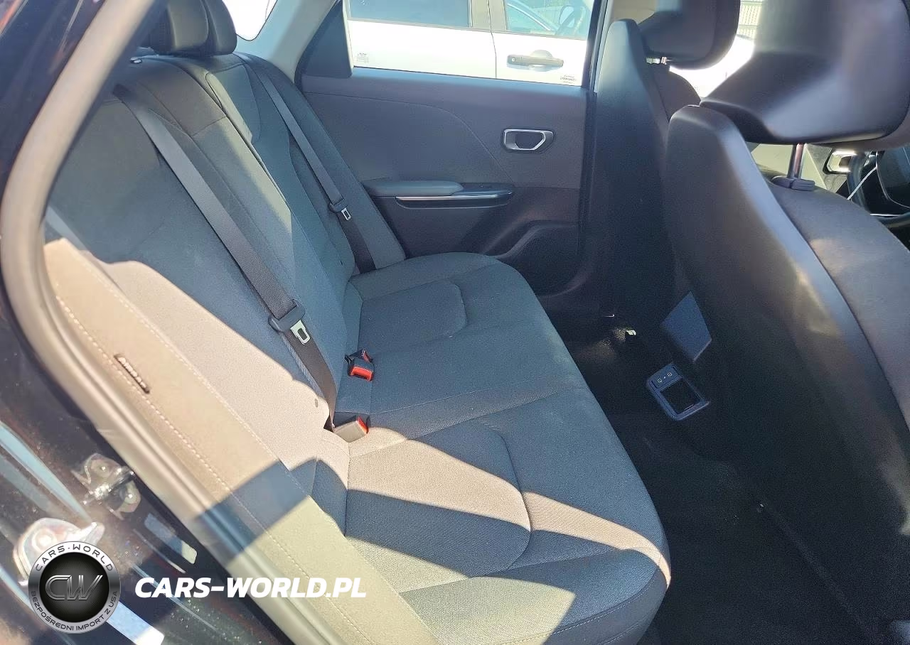 2025 Kia K4 Lxs VIN:3KPFT4DE4SE101714 - 10