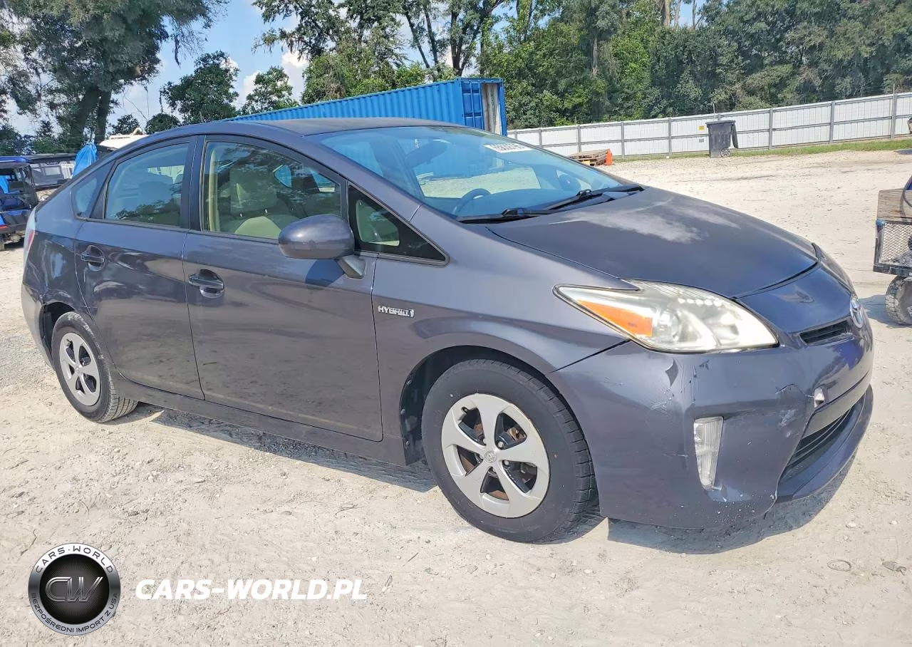 2013 Toyota Prius Two VIN:JTDKN3DU4D5590978 - 4
