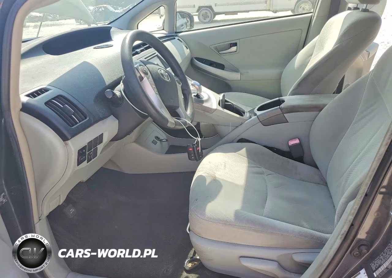 2013 Toyota Prius Two VIN:JTDKN3DU4D5590978 - 7