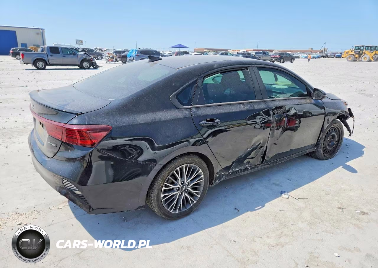 2022 Kia Forte Gt Line VIN:3KPF54AD8NE489315 - 3