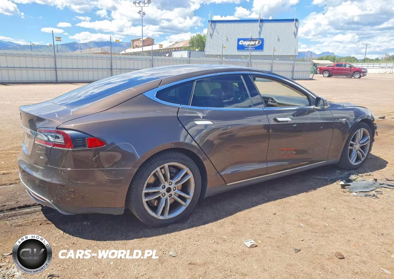 2013 Tesla Model S VIN:5YJSA1DNXDFP06823 - 3