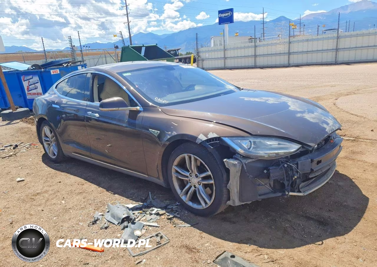 2013 Tesla Model S VIN:5YJSA1DNXDFP06823 - 4