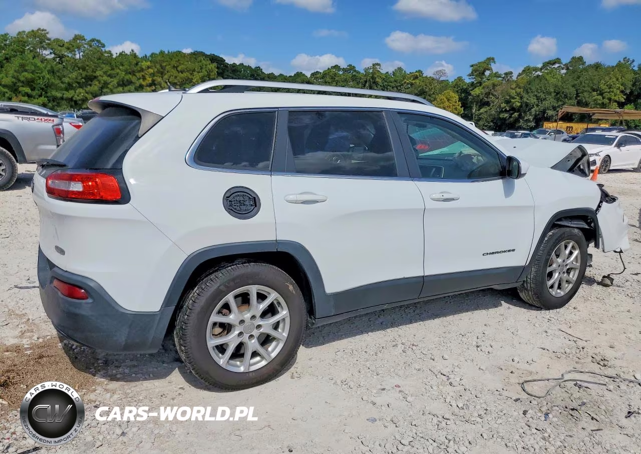 2014 Jeep Cherokee Latitude VIN:1C4PJLCS5EW155352 - 3