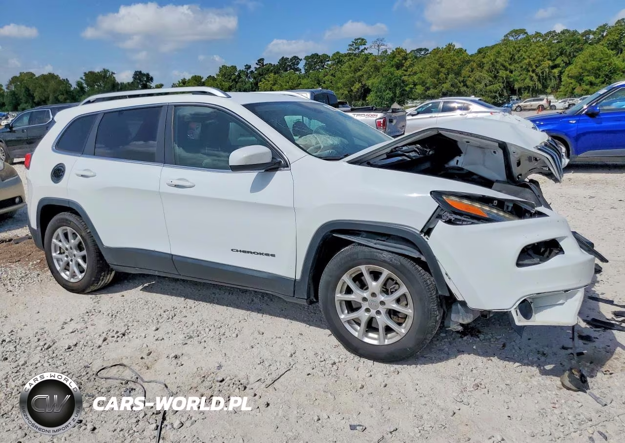 2014 Jeep Cherokee Latitude VIN:1C4PJLCS5EW155352 - 4