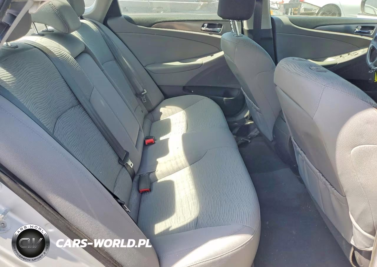 2015 Hyundai Sonata Hybrid Base VIN:KMHEC4A40FA133104 - 10