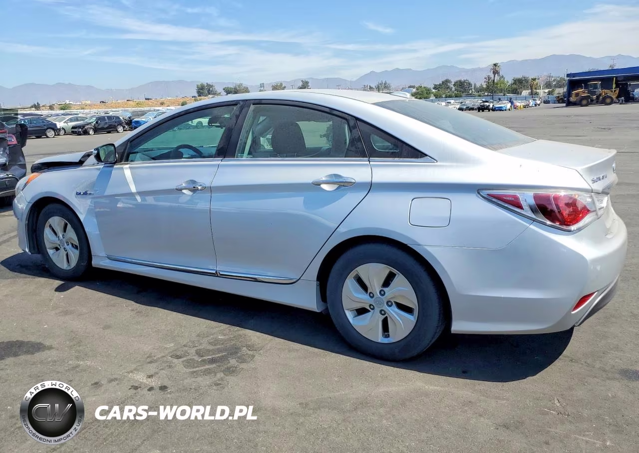 2015 Hyundai Sonata Hybrid Base VIN:KMHEC4A40FA133104 - 2