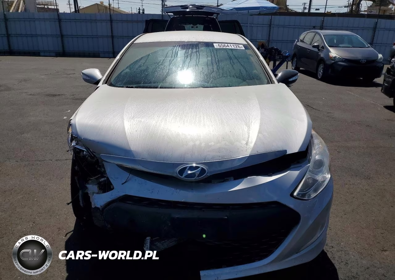2015 Hyundai Sonata Hybrid Base VIN:KMHEC4A40FA133104 - 5