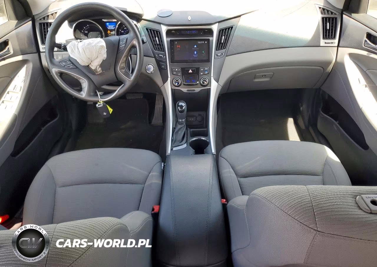 2015 Hyundai Sonata Hybrid Base VIN:KMHEC4A40FA133104 - 8