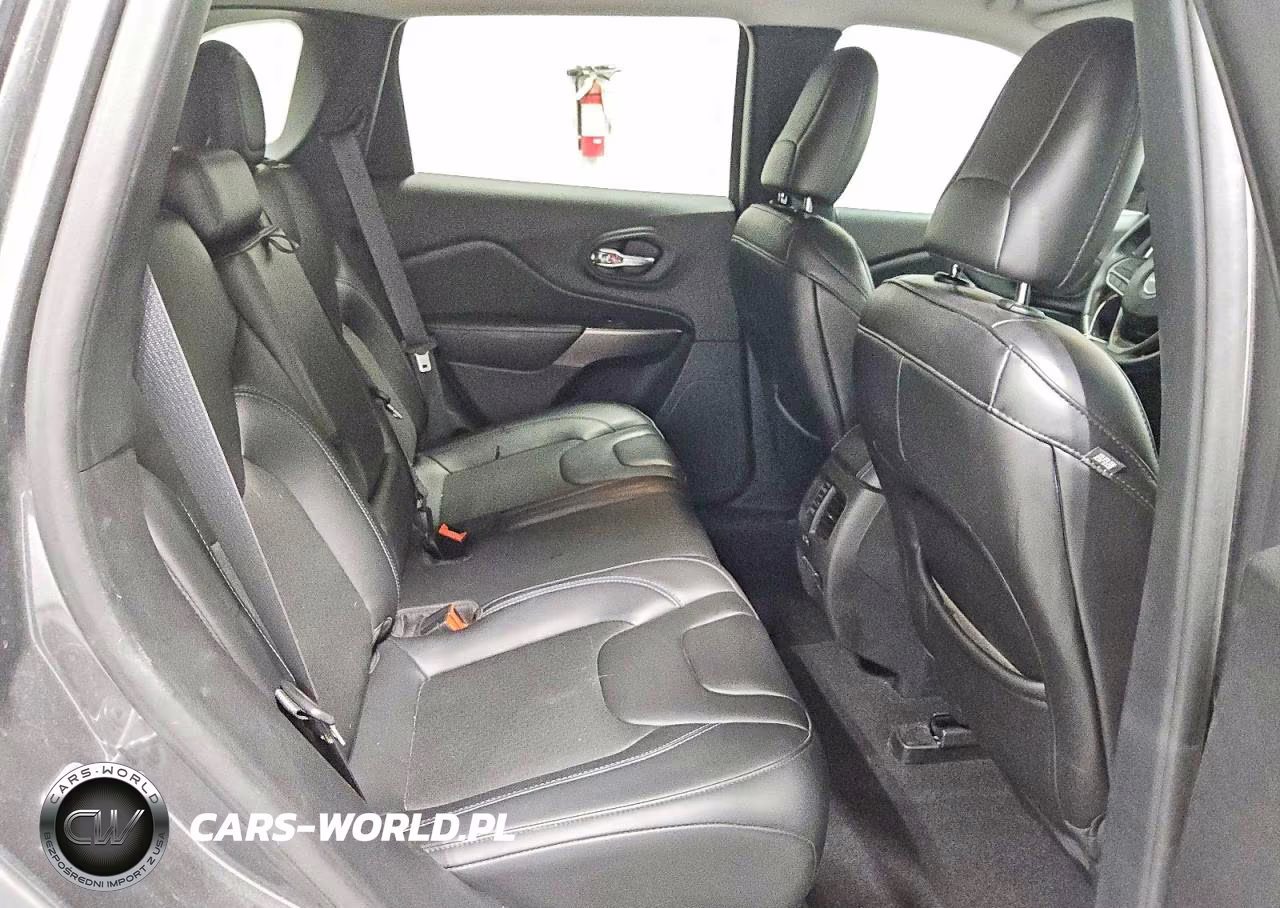 2019 Jeep Cherokee Latitude Plus VIN:1C4PJLLB6KD479112 - 11