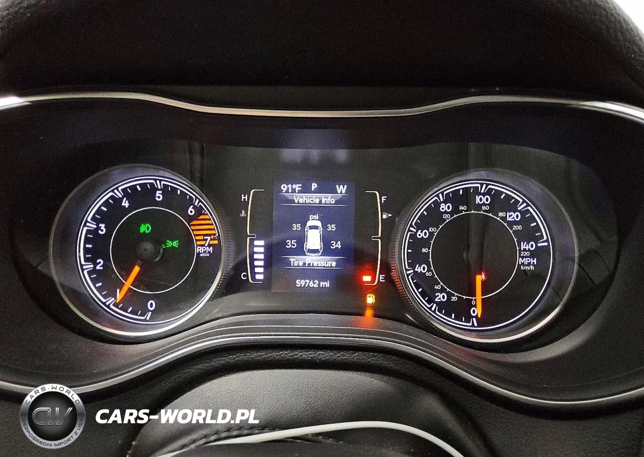 2019 Jeep Cherokee Latitude Plus VIN:1C4PJLLB6KD479112 - 9