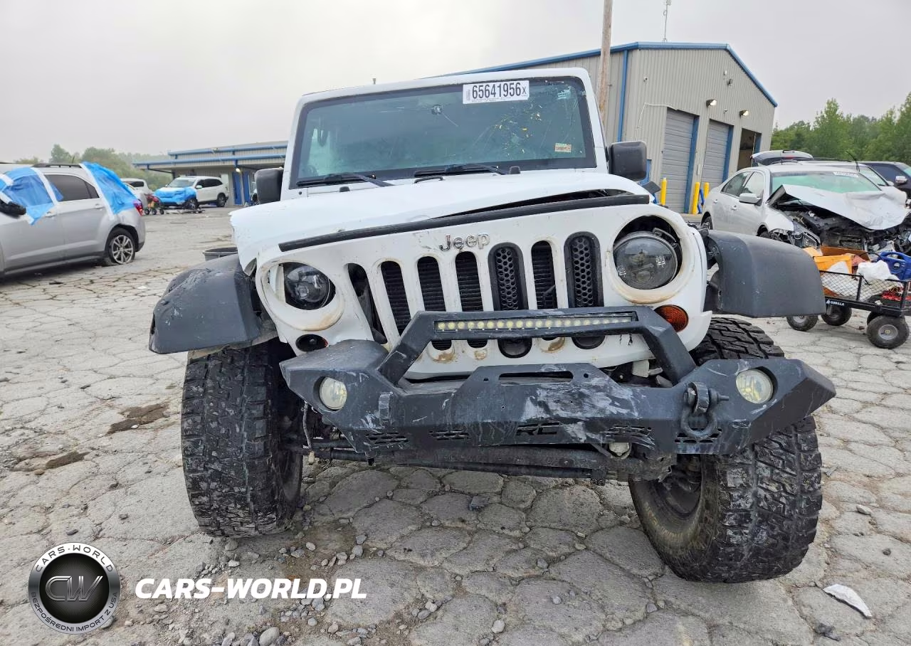 2013 Jeep Wrangler Unlimited Sport VIN:1C4HJWDG7DL679862 - 5