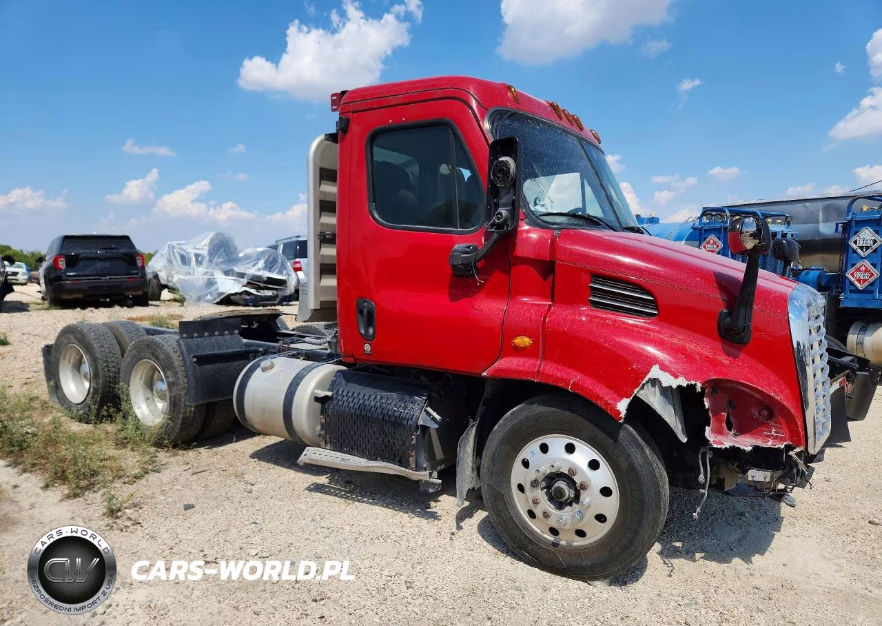 2015 Freightliner Cascadia VIN:3AKJGBDVXFSGJ9861 - 4