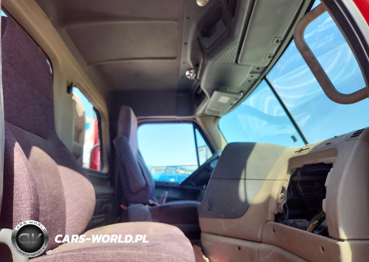 2015 Freightliner Cascadia VIN:3AKJGBDVXFSGJ9861 - 7