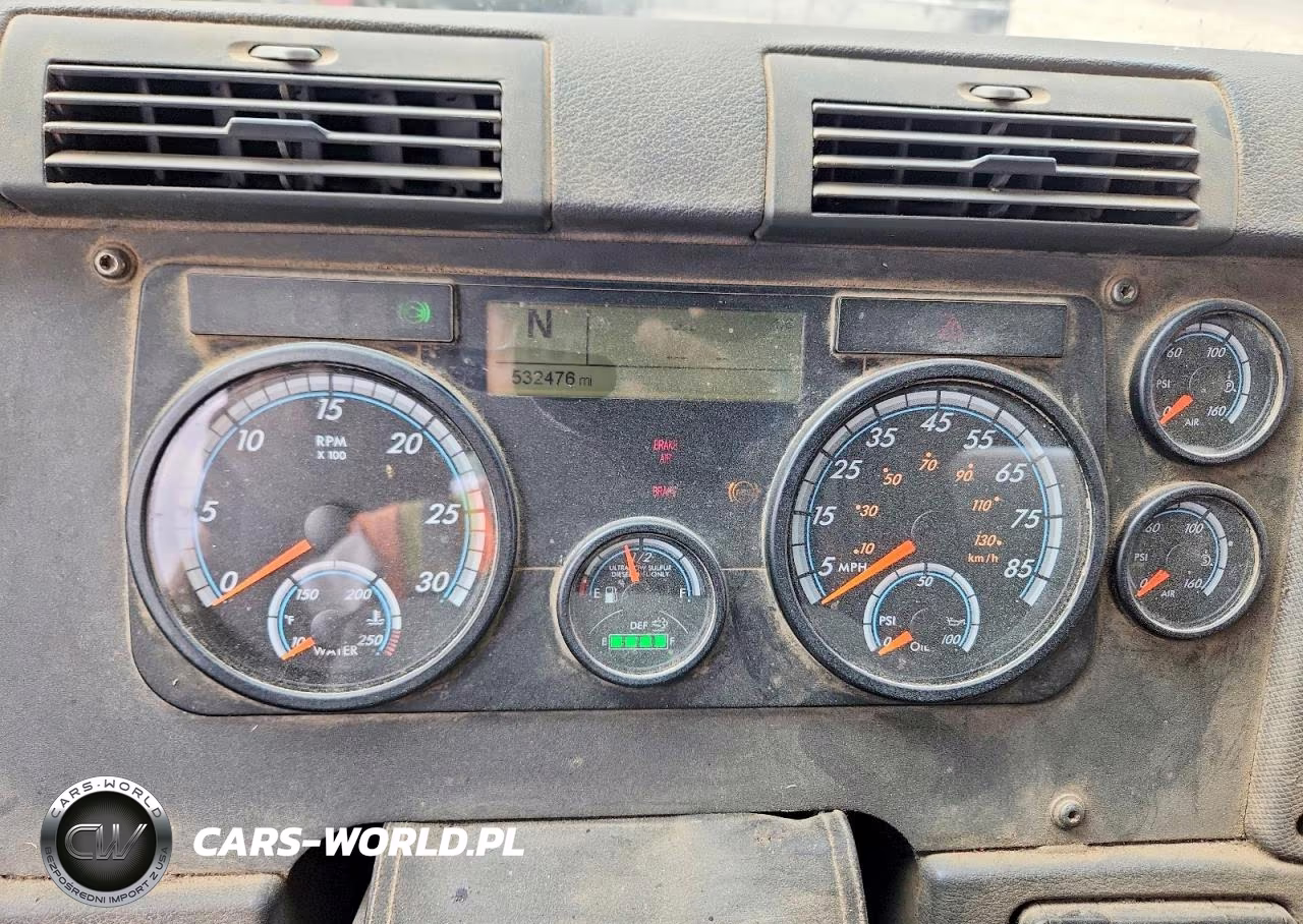 2015 Freightliner Cascadia VIN:3AKJGBDVXFSGJ9861 - 9