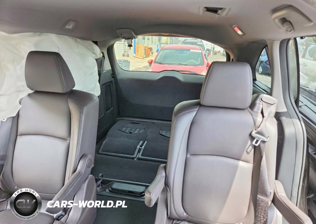 2018 Honda Odyssey Elite VIN:5FNRL6H90JB035810 - 10