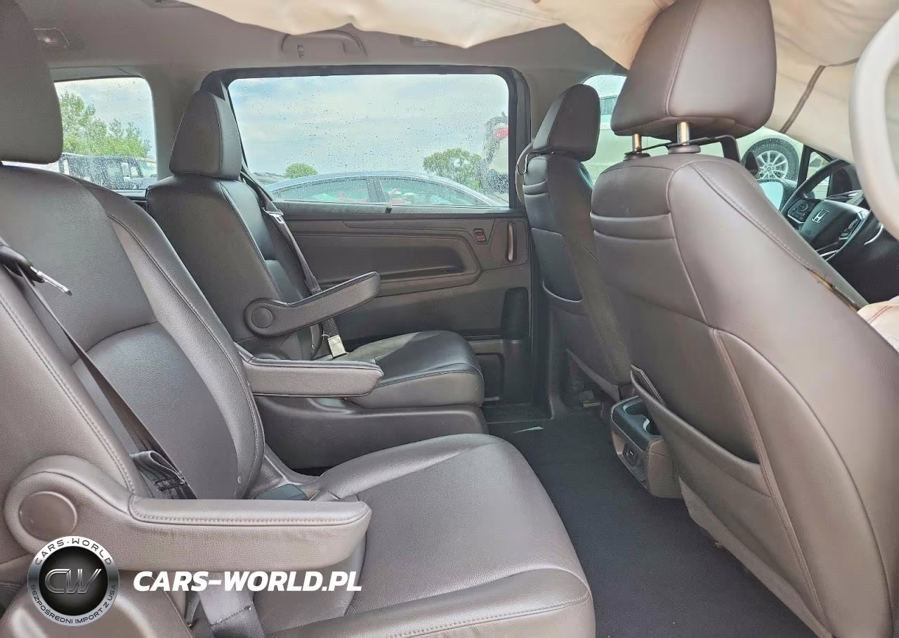 2018 Honda Odyssey Elite VIN:5FNRL6H90JB035810 - 11