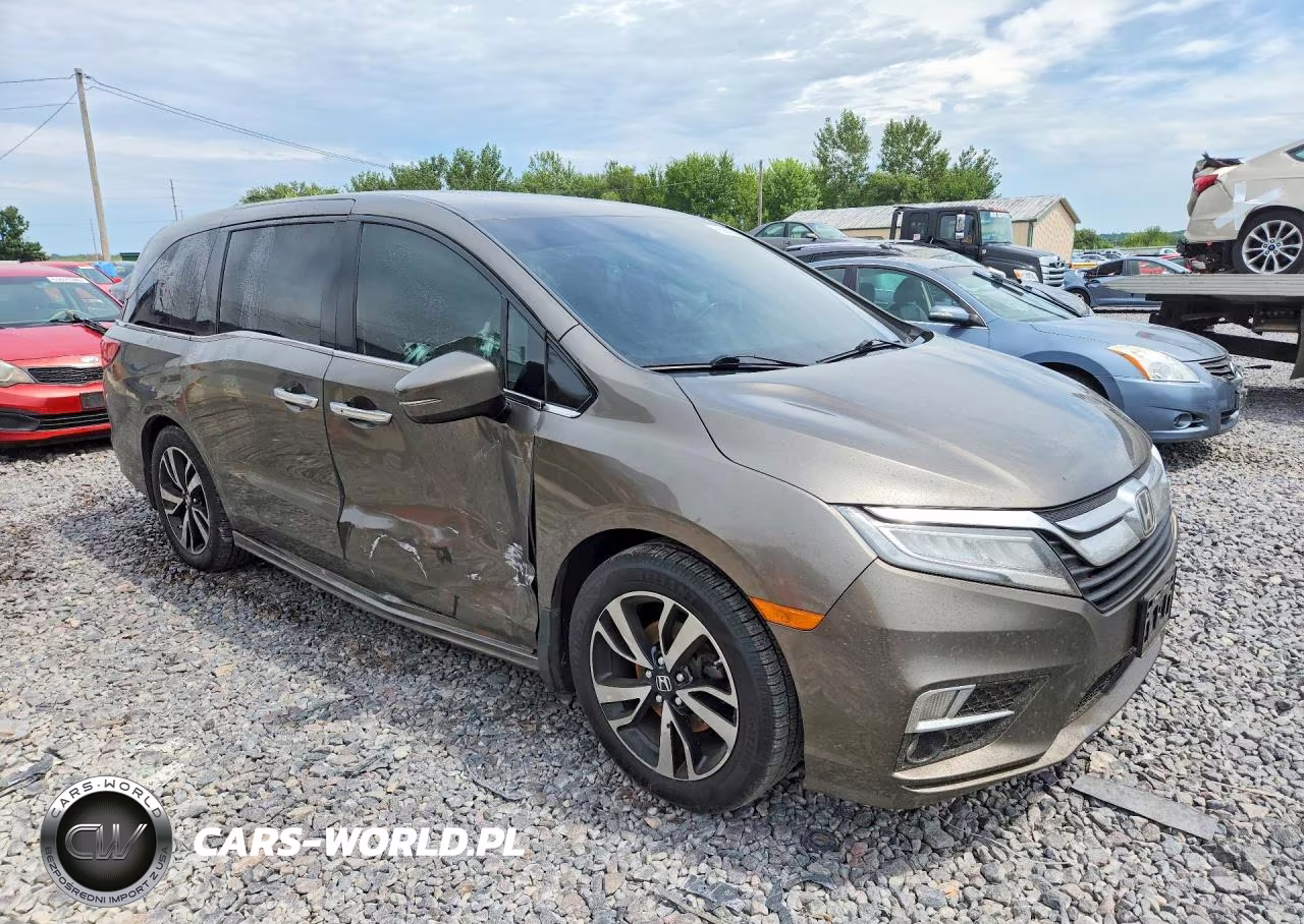 2018 Honda Odyssey Elite VIN:5FNRL6H90JB035810 - 4