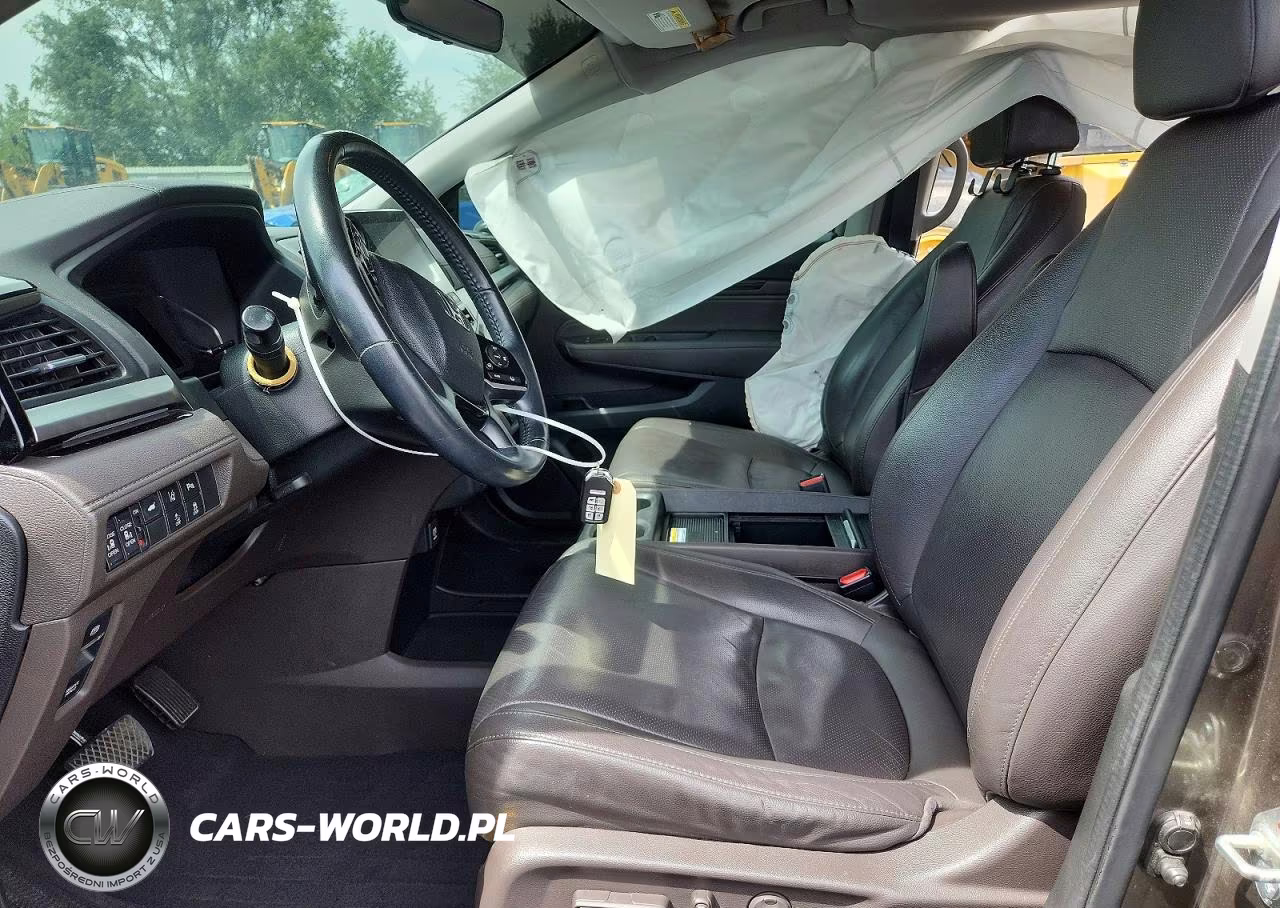 2018 Honda Odyssey Elite VIN:5FNRL6H90JB035810 - 7