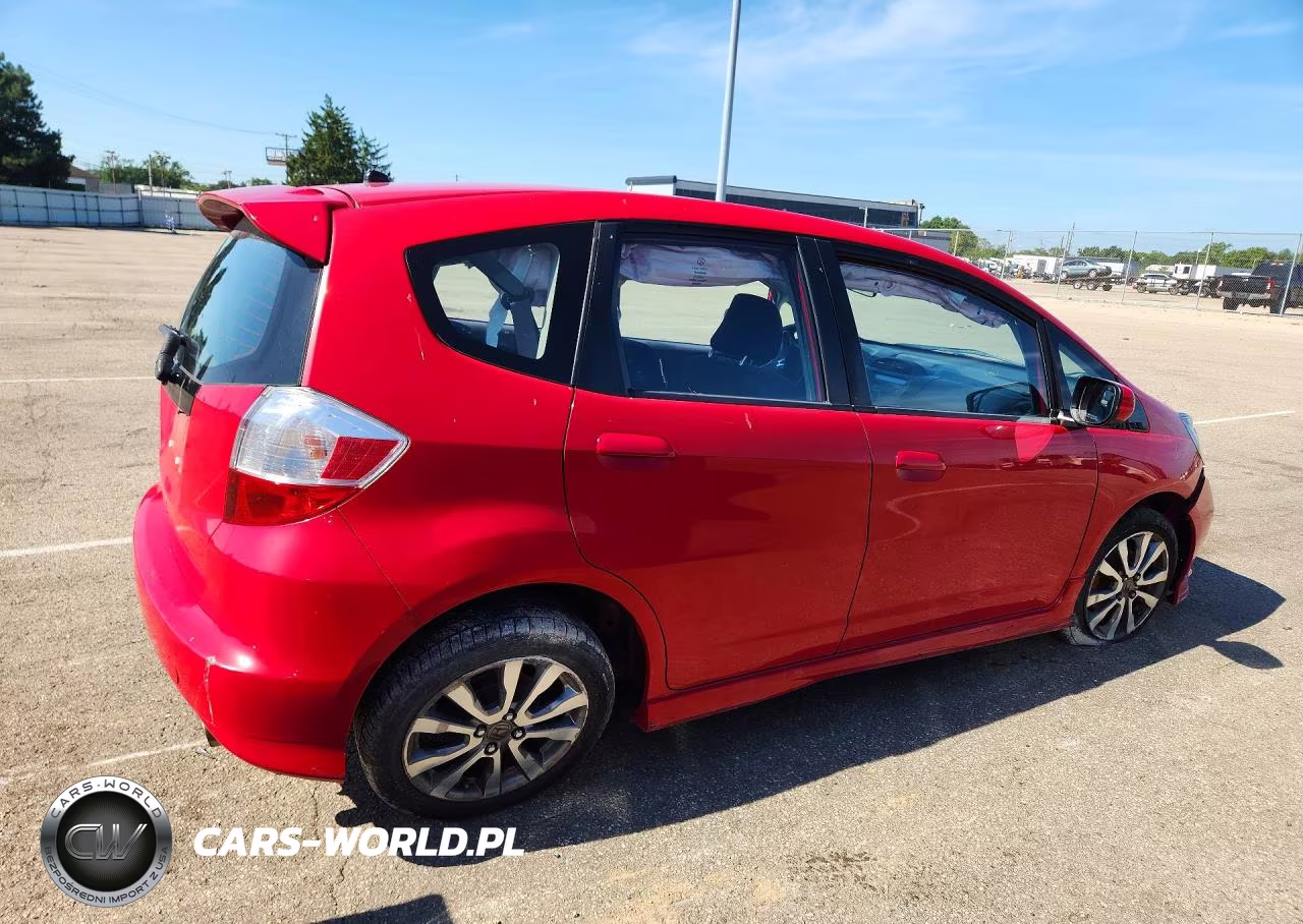 2012 Honda Fit Sport VIN:JHMGE8H57CC012520 - 3