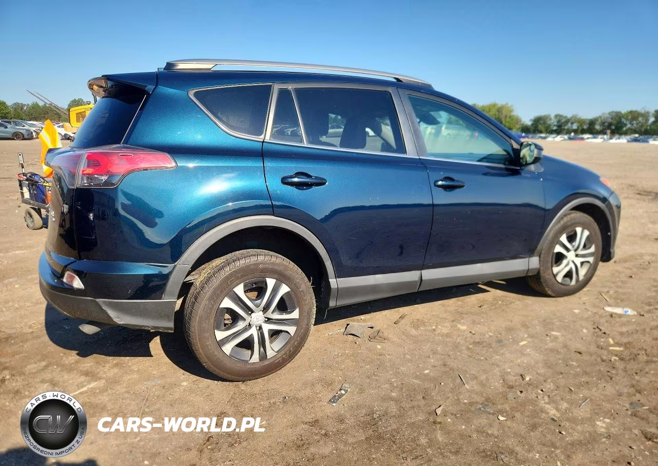 2018 Toyota Rav4 Le VIN:2T3BFREV1JW810136 - 3