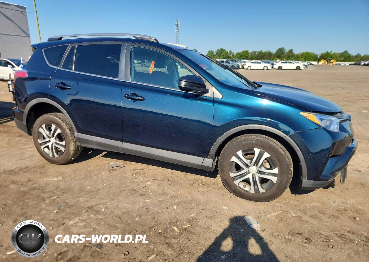 2018 Toyota Rav4 Le VIN:2T3BFREV1JW810136 - 4
