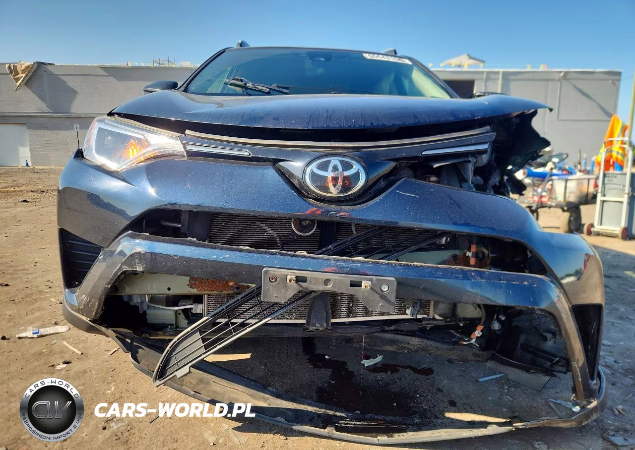 2018 Toyota Rav4 Le VIN:2T3BFREV1JW810136 - 5